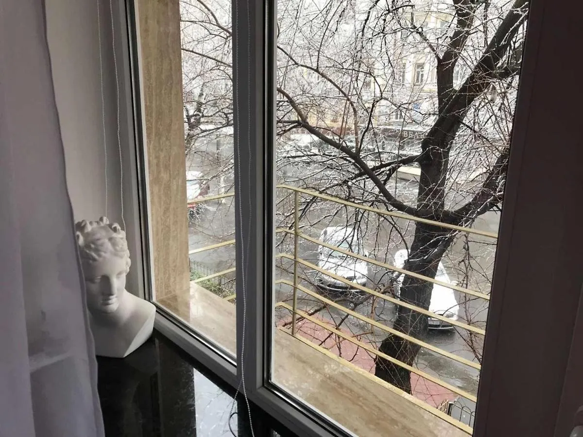Charming Apartment In The Heart Of The City Near The Botanical Garden Киев