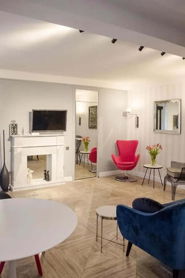 Charming Apartment In The Heart Of The City Near The Botanical Garden Киев