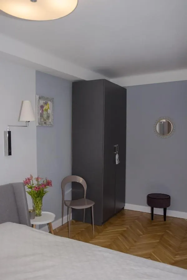 Charming Apartment In The Heart Of The City Near The Botanical Garden Киев 0*,  Украина