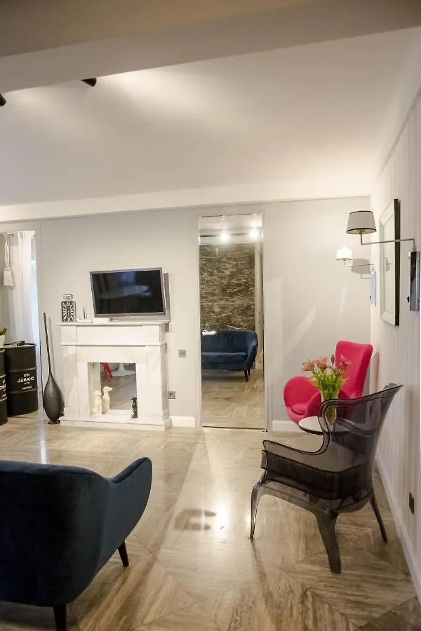 Charming Apartment In The Heart Of The City Near The Botanical Garden Киев