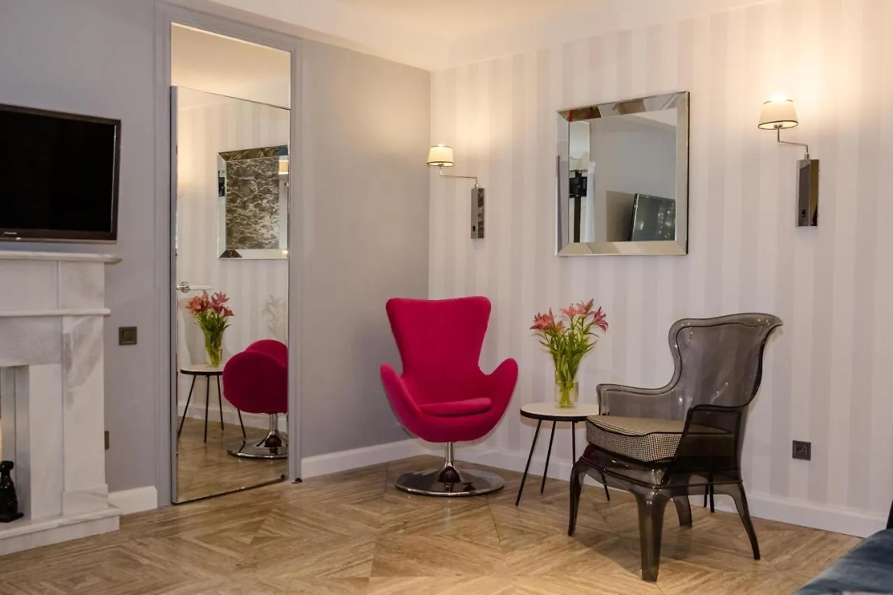 Charming Apartment In The Heart Of The City Near The Botanical Garden Киев 0*,  Украина